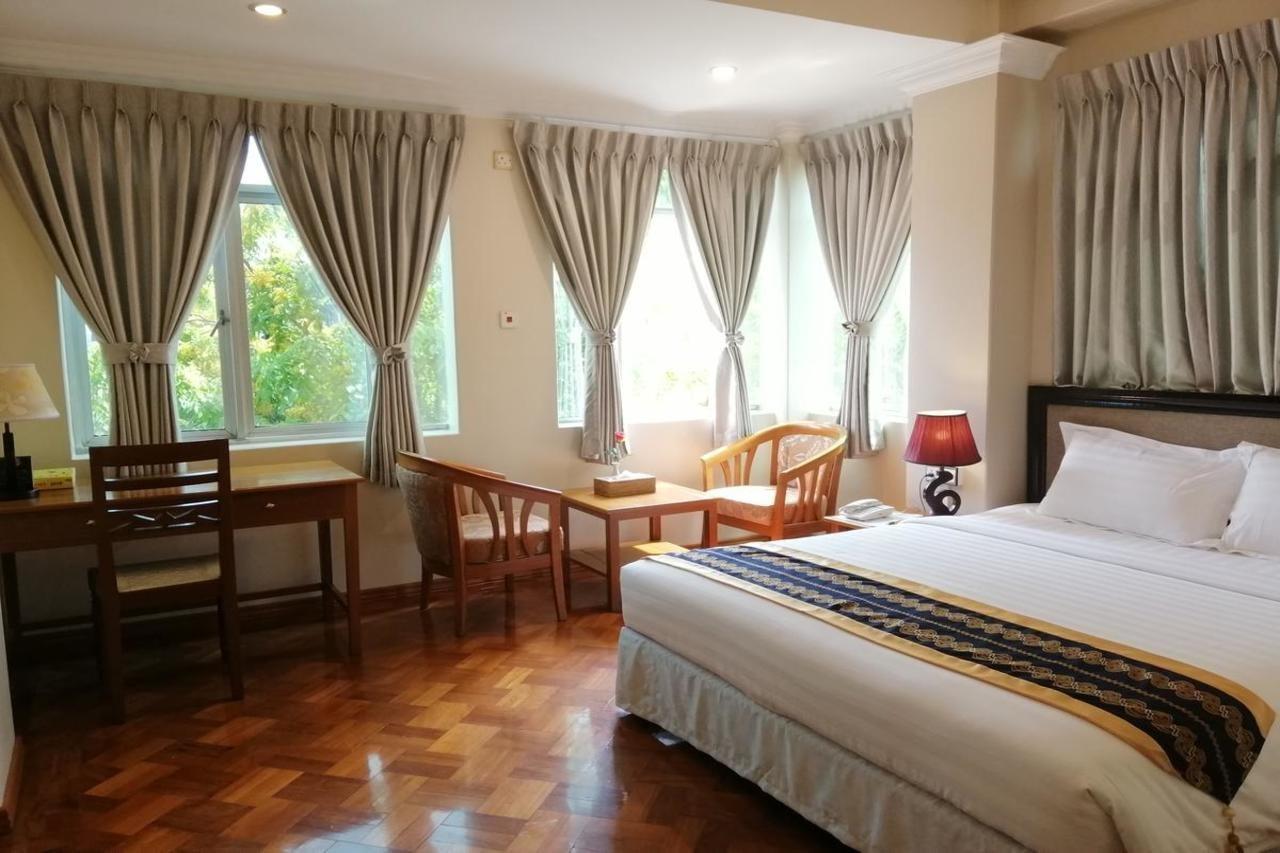 Grand Laurel Hotel Yangon Extérieur photo