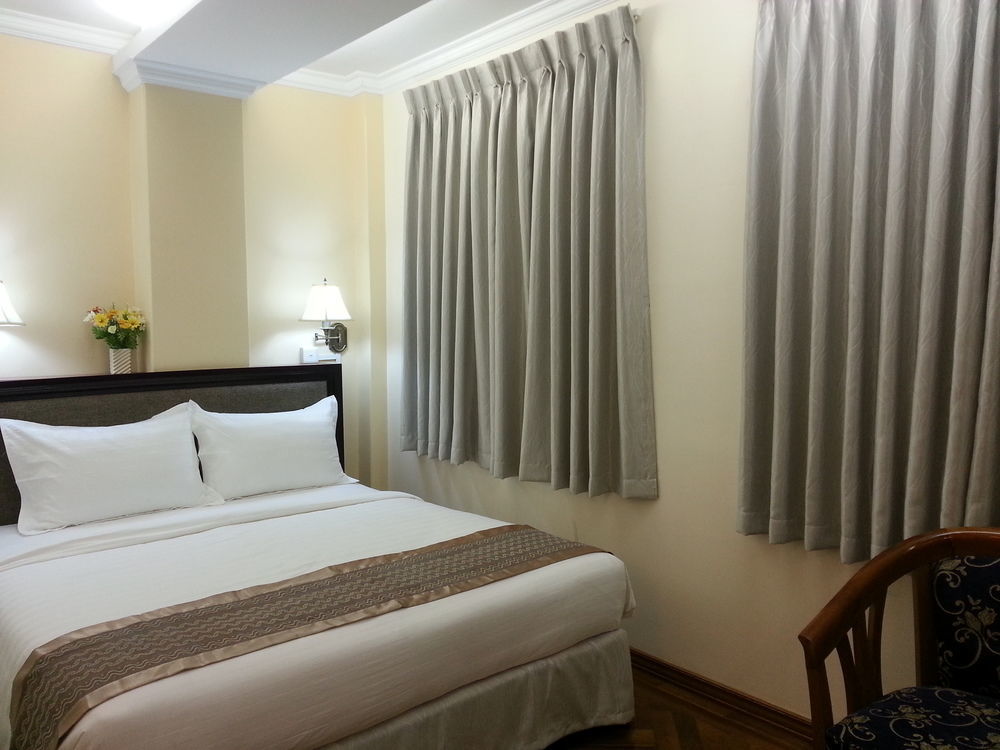 Grand Laurel Hotel Yangon Extérieur photo