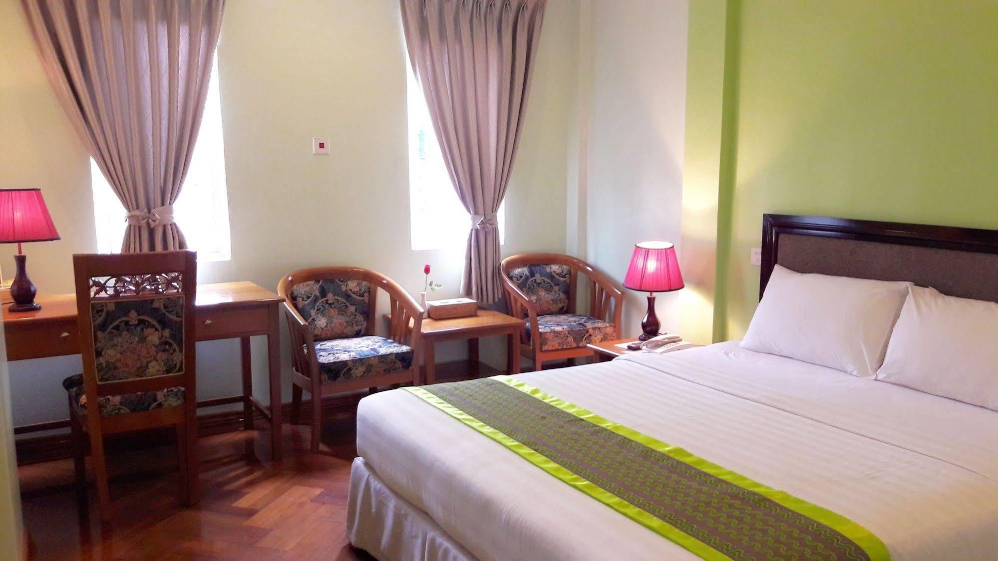 Grand Laurel Hotel Yangon Extérieur photo