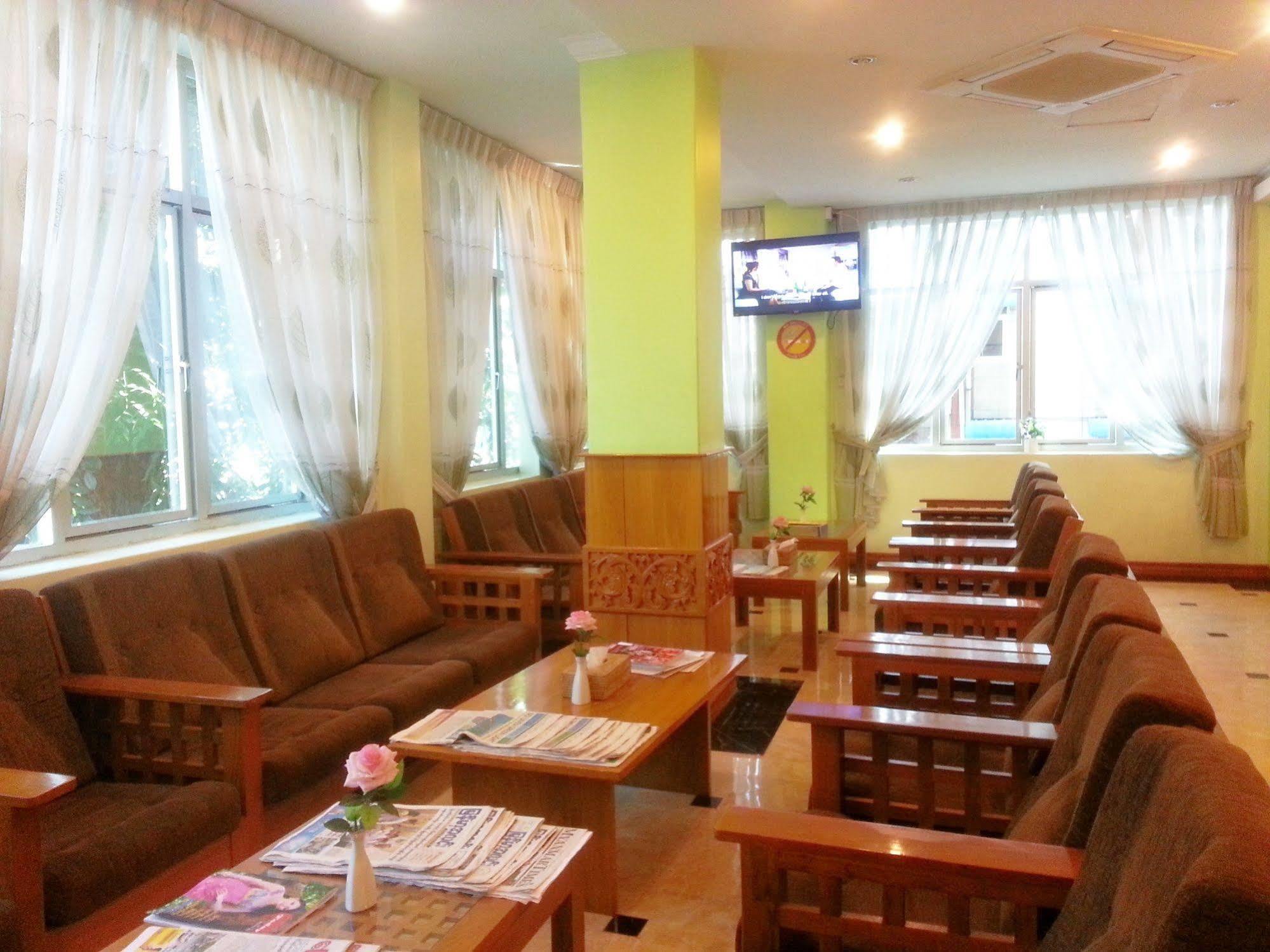 Grand Laurel Hotel Yangon Extérieur photo