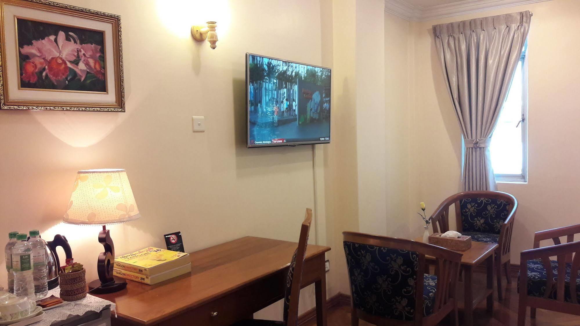 Grand Laurel Hotel Yangon Extérieur photo